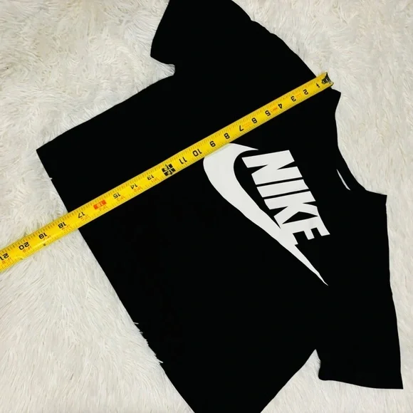 Nike cropped Futura logo t-shirt in black Woman’s size Small - Picture 5 of 12